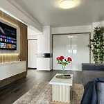 Address Towers By Glam With Parking アパート
