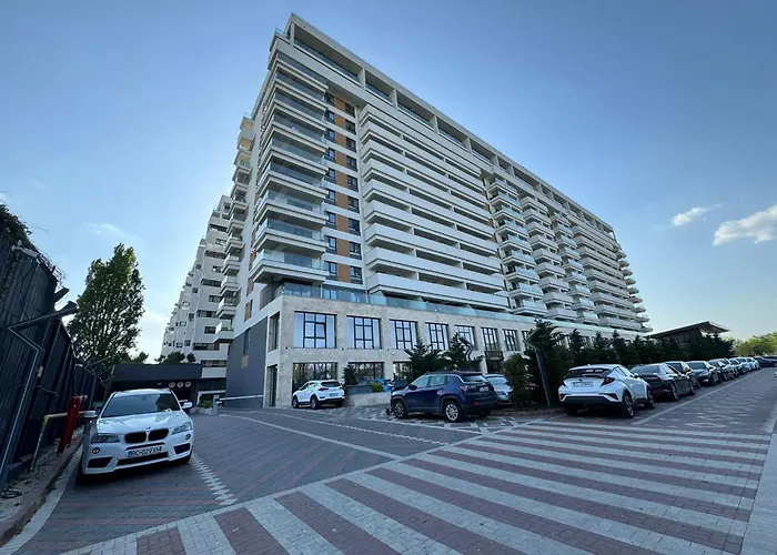 Address Towers By Glam With Parking Апартаменти